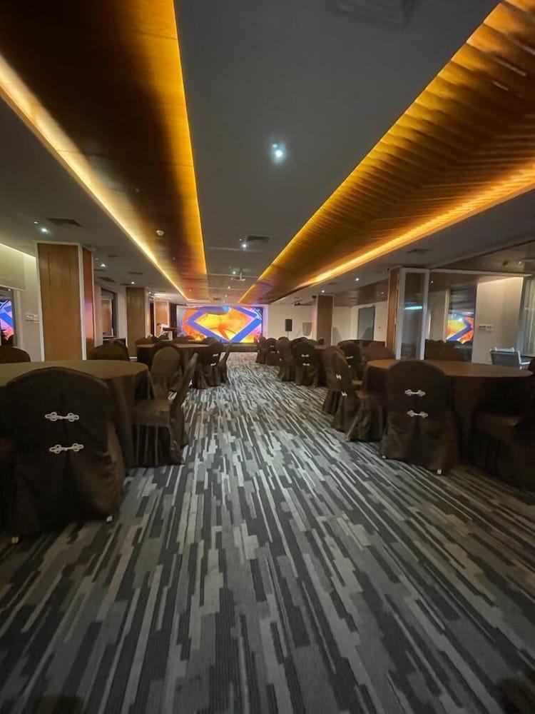 Empyrean Hotel 39/50