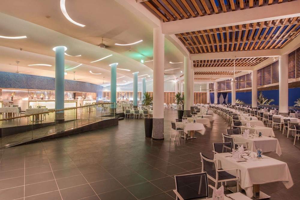 Reef Oasis Blue Bay Resort and Spa 23/48