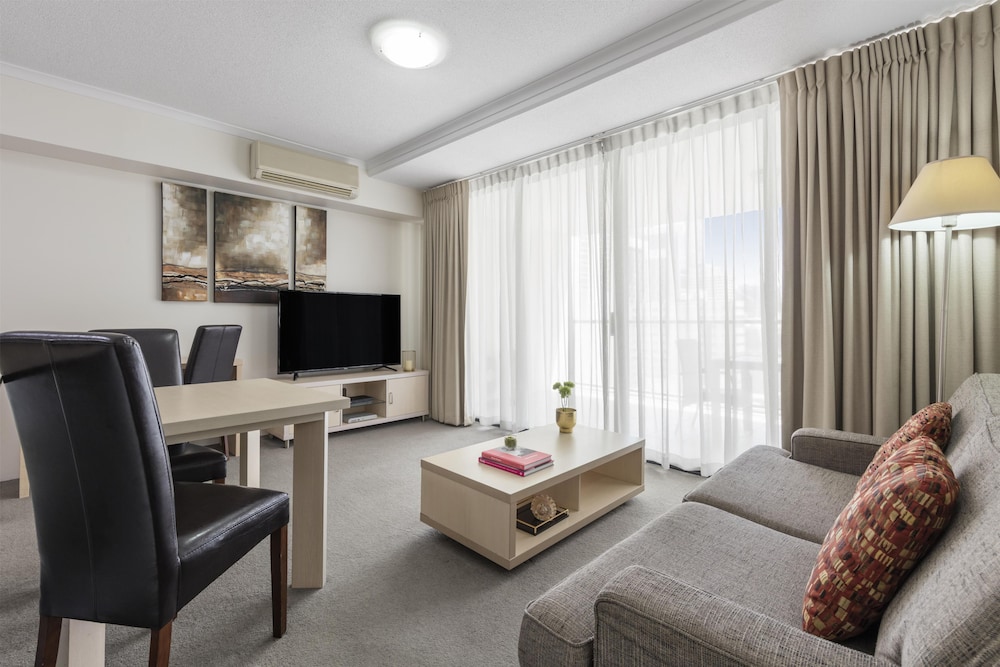 Oaks Brisbane River City Suites 44/72