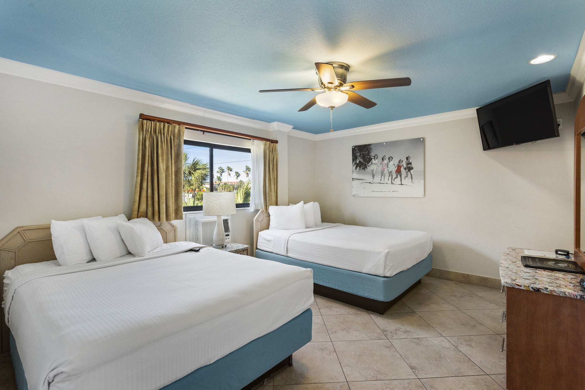 1 Bedroom, Deluxe, Suite, 2 Queen Beds, Sofa