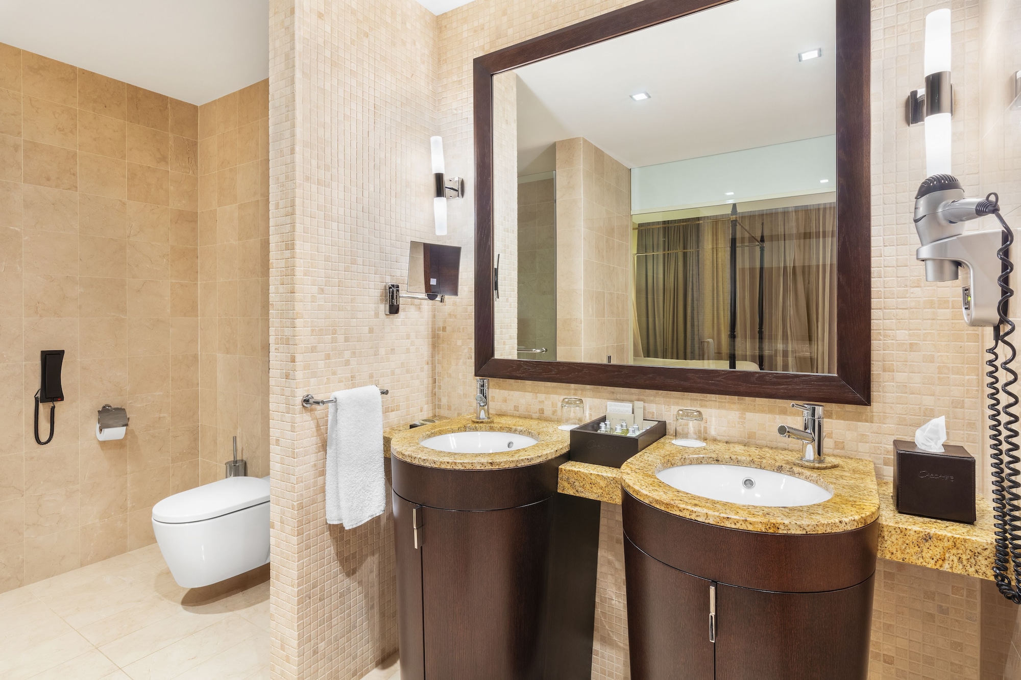 جناح بسرير مزدوج مع أريكة، Cascade Wellness Resort 3/3