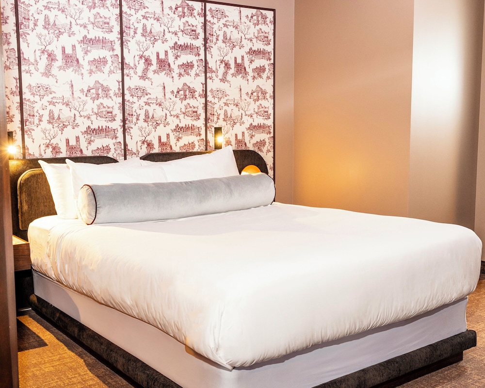 Superior, Penthouse, Suite, King and Queen Bed, City View, Sofa