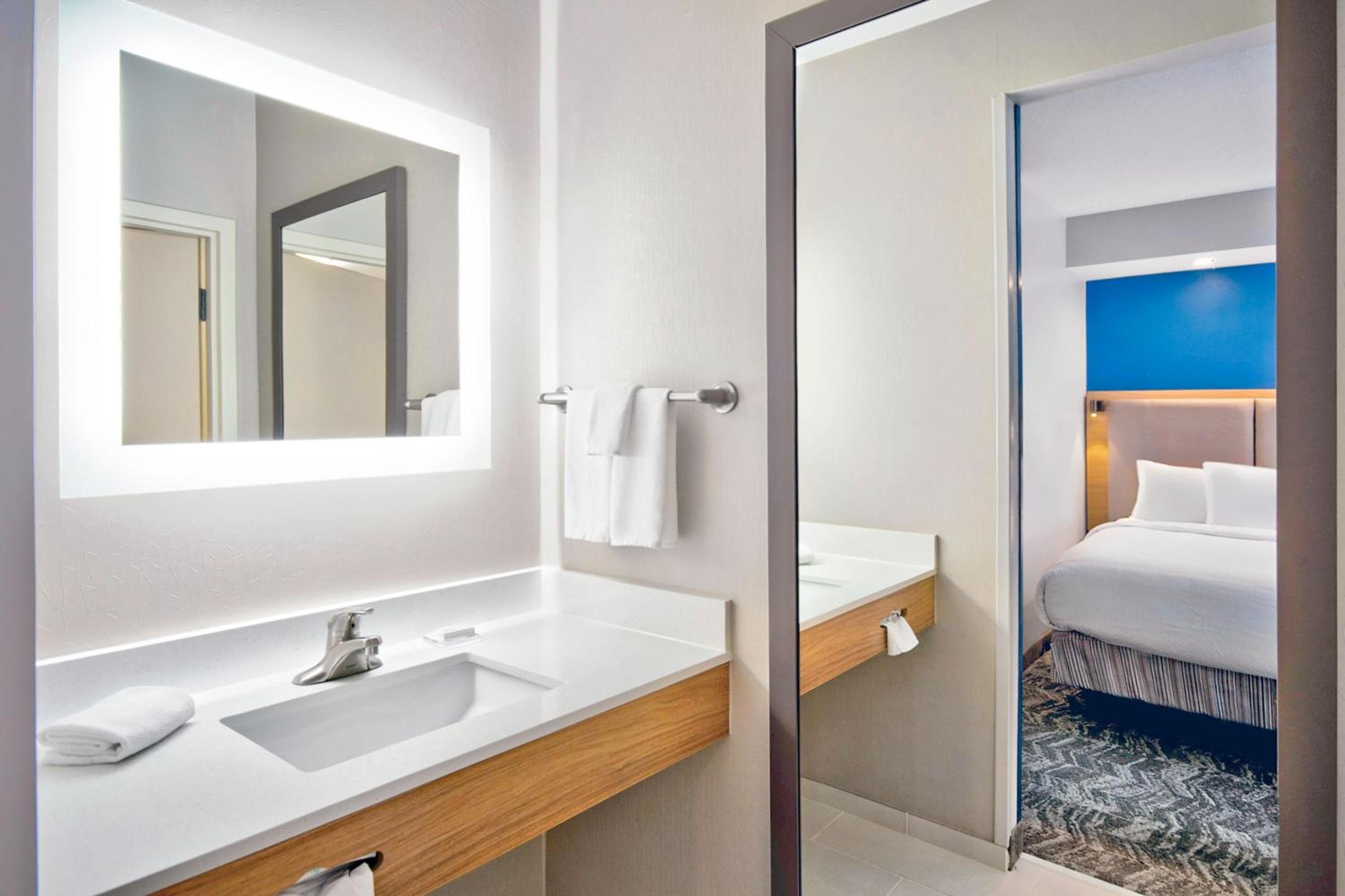 جناح بسريرين كوين مع أريكة لذوي الإعاقة، Springhill Suites By Marriott Erie 4/5