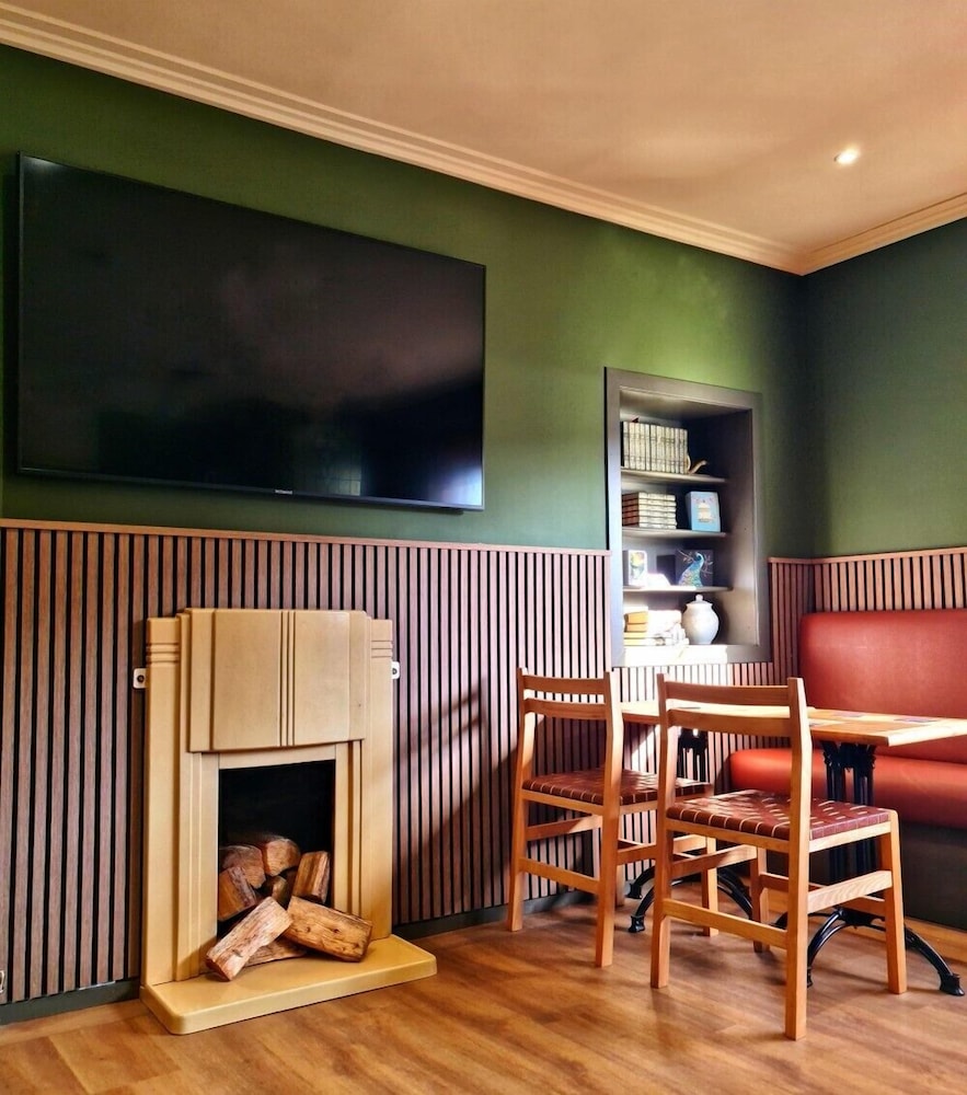 The Alyth Hotel 43/50