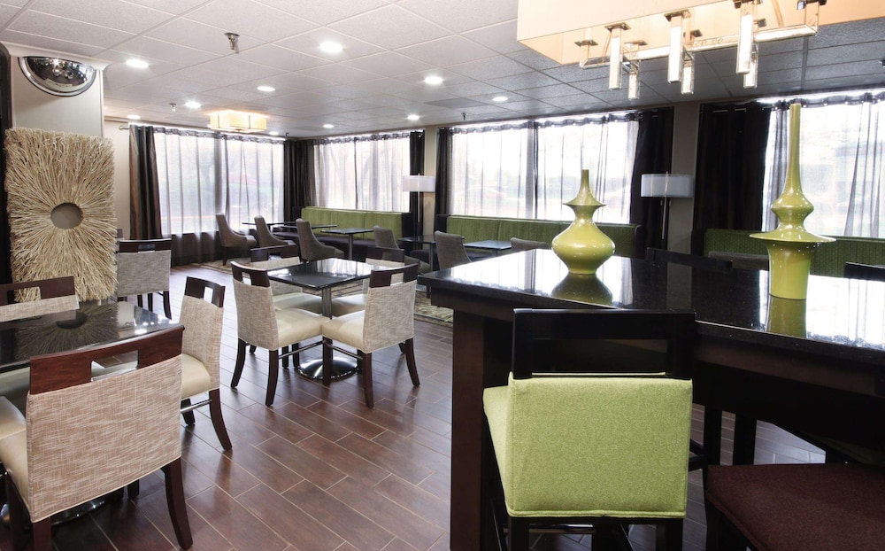 Hampton Inn Indianapolis-N.E./Castleton 33/42