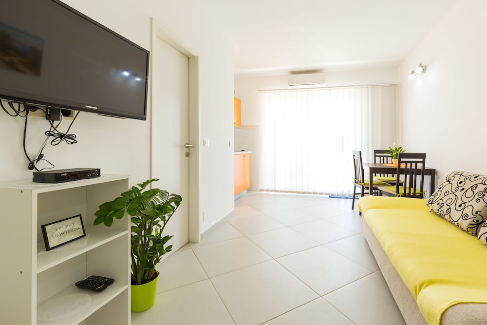 Apartments Mandy 22/44