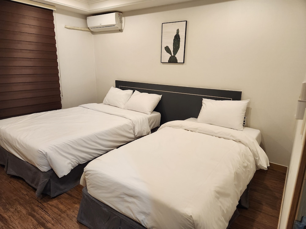 DELUXE, TWIN BEDS, OCEAN VIEW