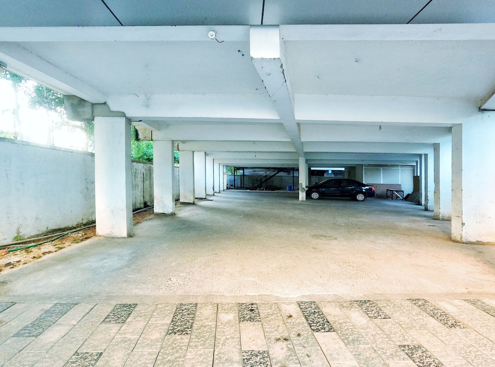 GREEN PARK RESIDENCY 27/34