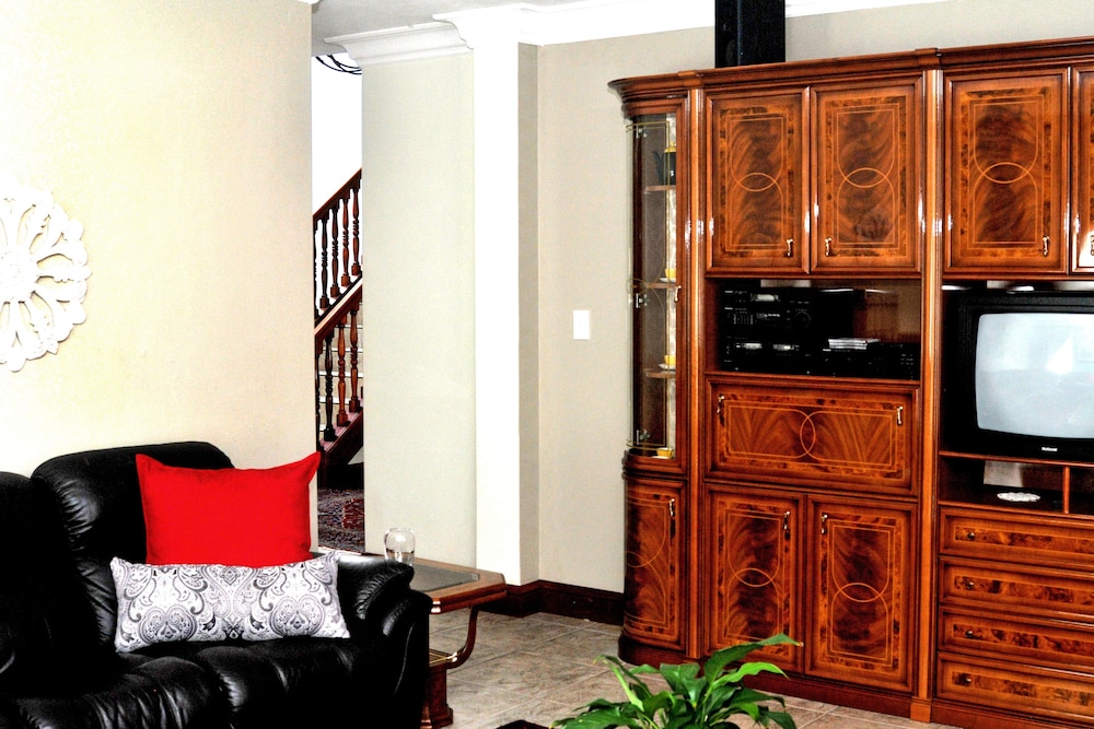 All Seasons Boutique Hotel 13/100