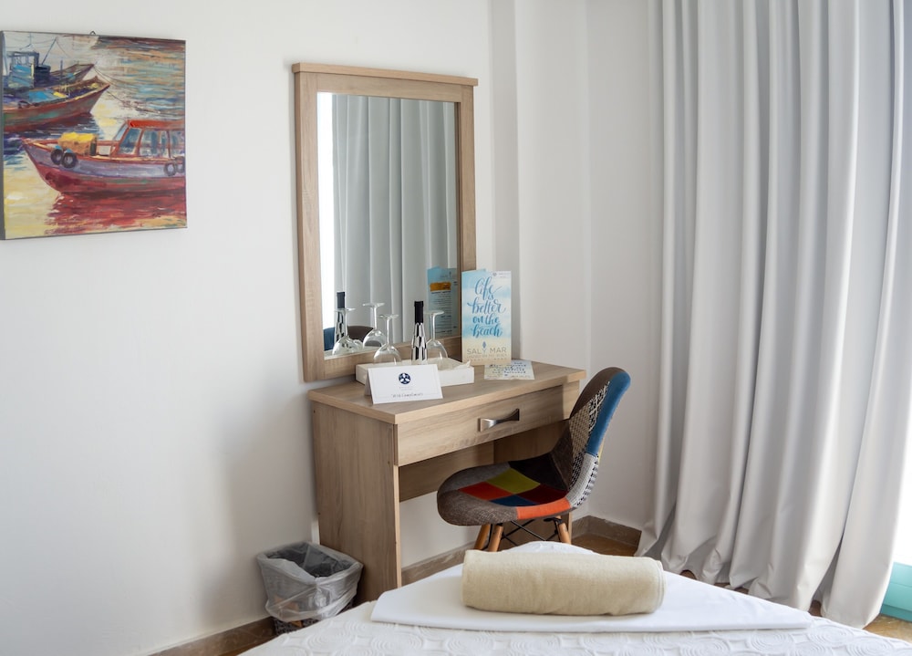 Amaryllis Beach Hotel 50/50