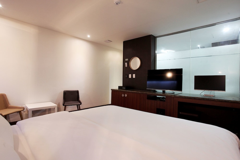 The Ace Hotel 25/71