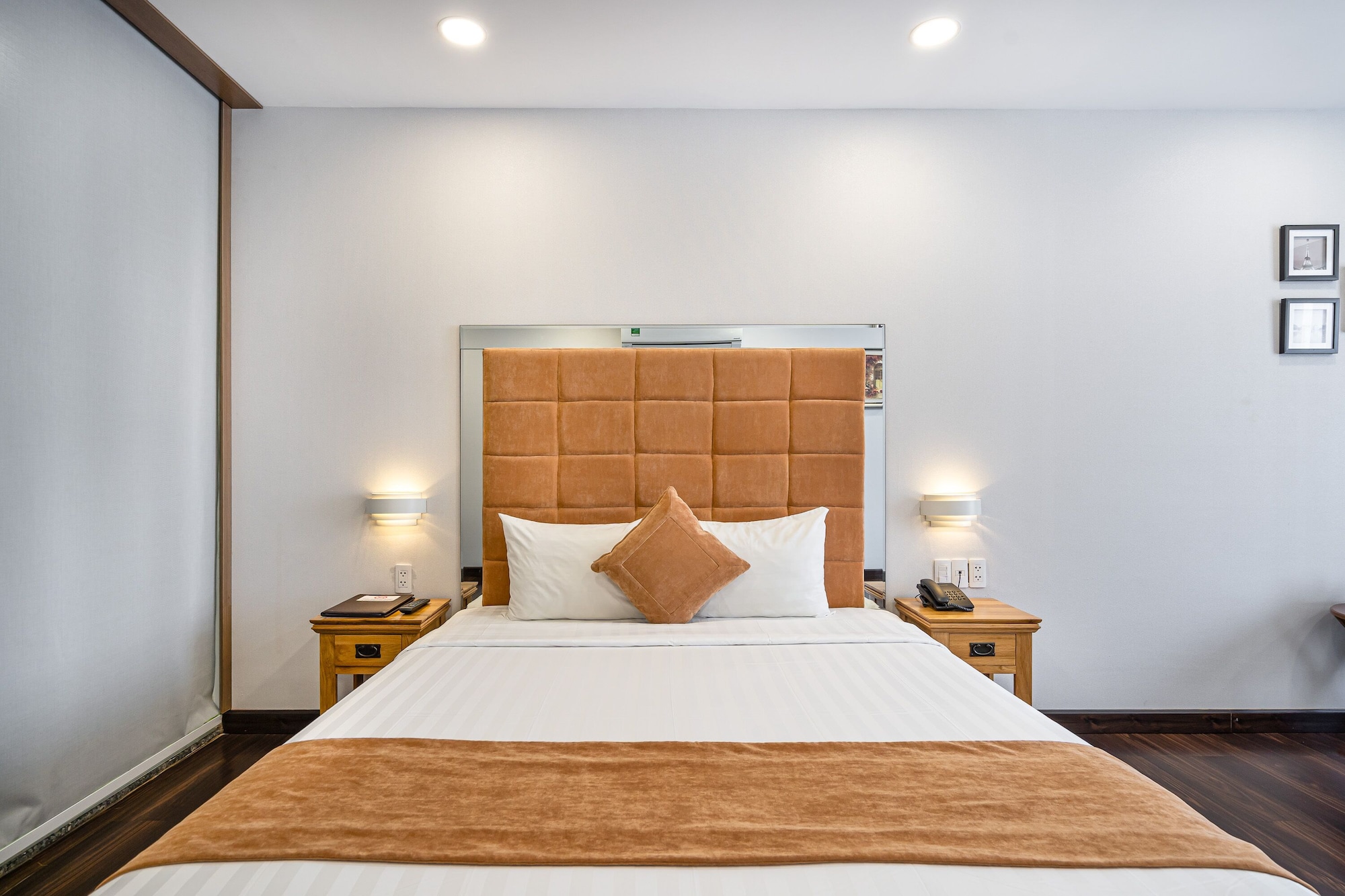 Deluxe, Queen Bed, City View