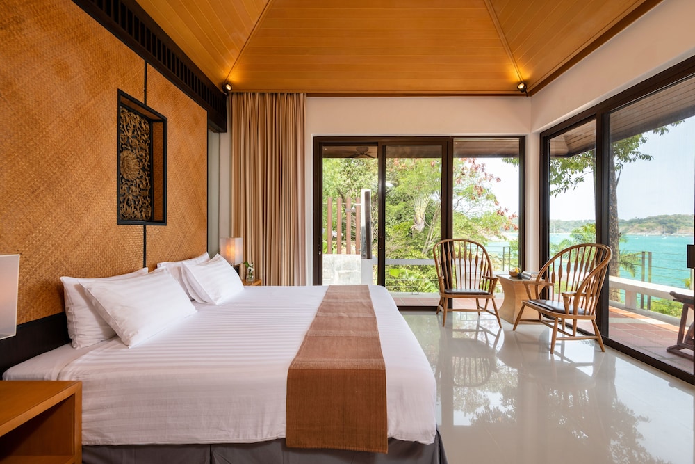Deluxe Pavillion Beach Front ( 40 Sq.m.)
