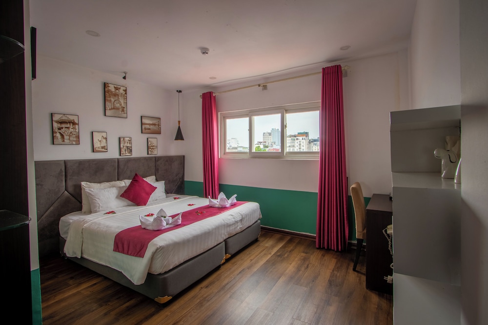 NT Elysian Hotel 25/76
