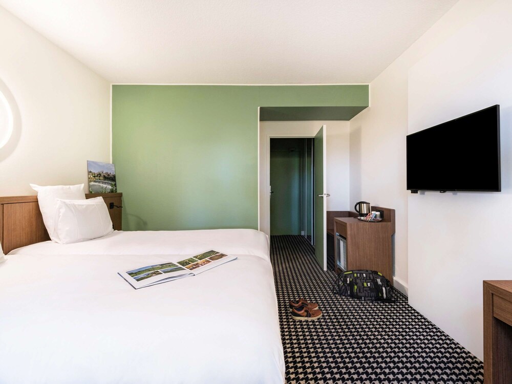 MERCURE TOURS SUD 30/77