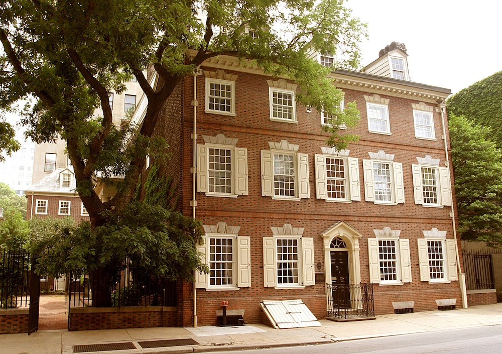 Morris House Hotel 2/50