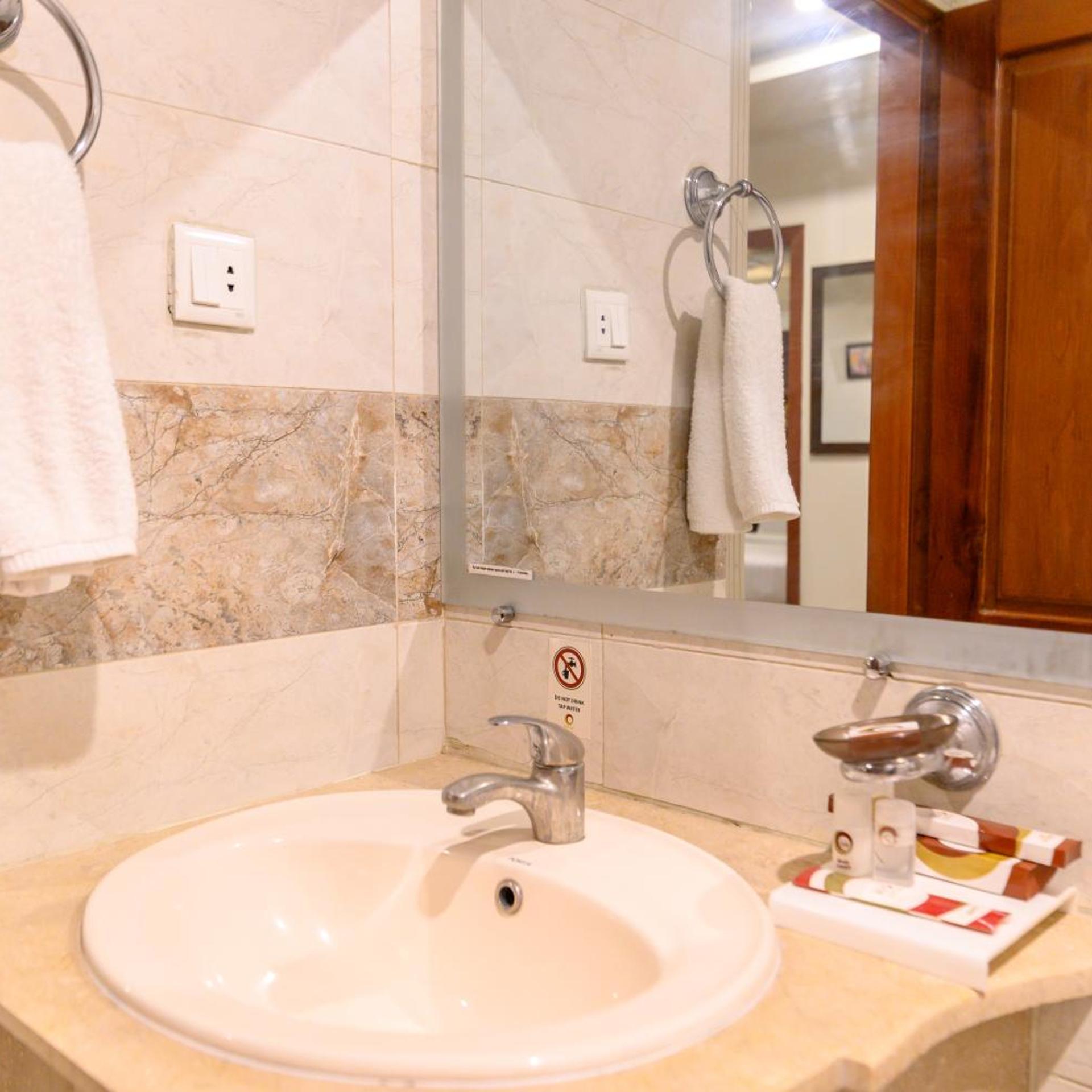 Hotel One Jinnah 40/41