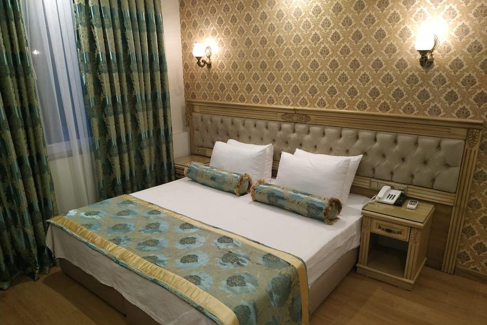 Room, King Bed, Mosque View