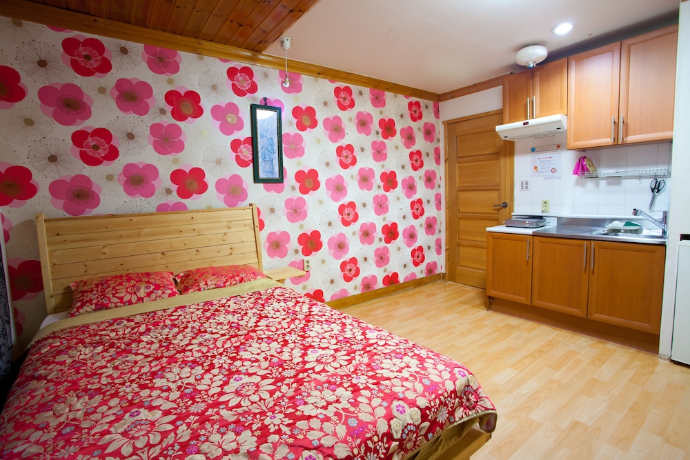 ROOM, QUADRUPLE