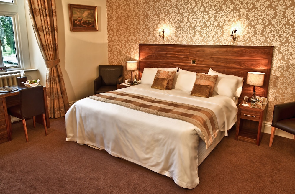 Classic Lodges Bagden Hall Hotel 8/63