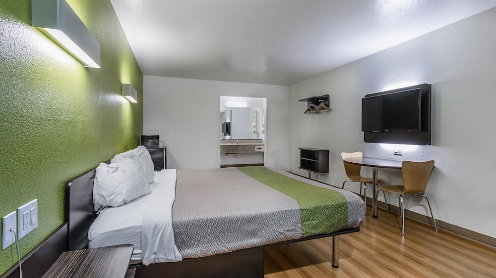 Motel6 San Marcos, TX - North 27/45