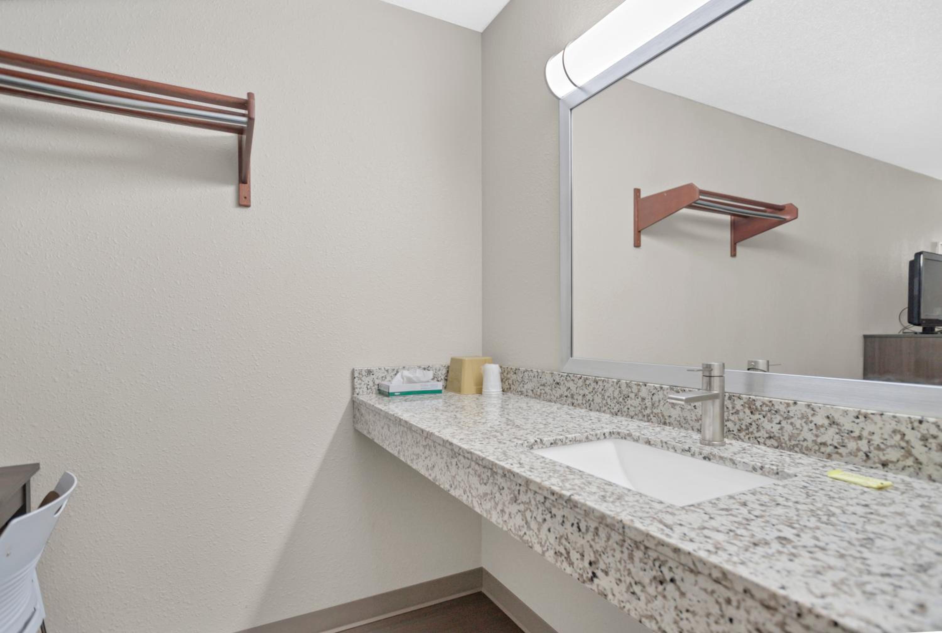 جناح بسرير كينج، Bridgeview Inn 7/10