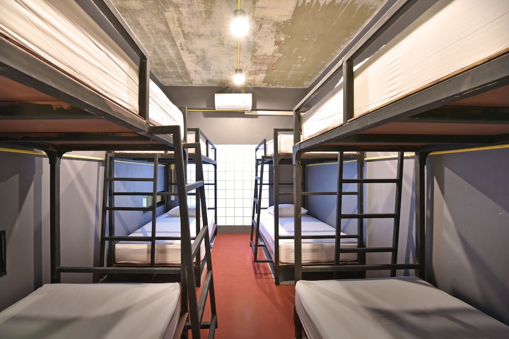 248 Street Hostel 28/50