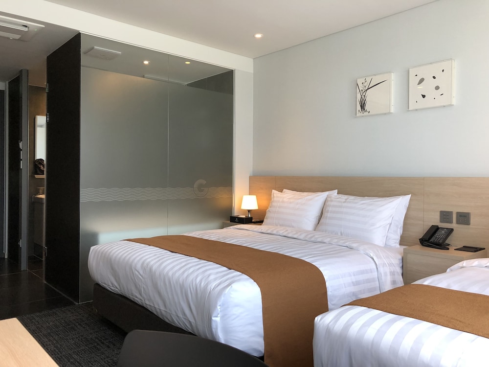 DELUXE, TWIN BEDS