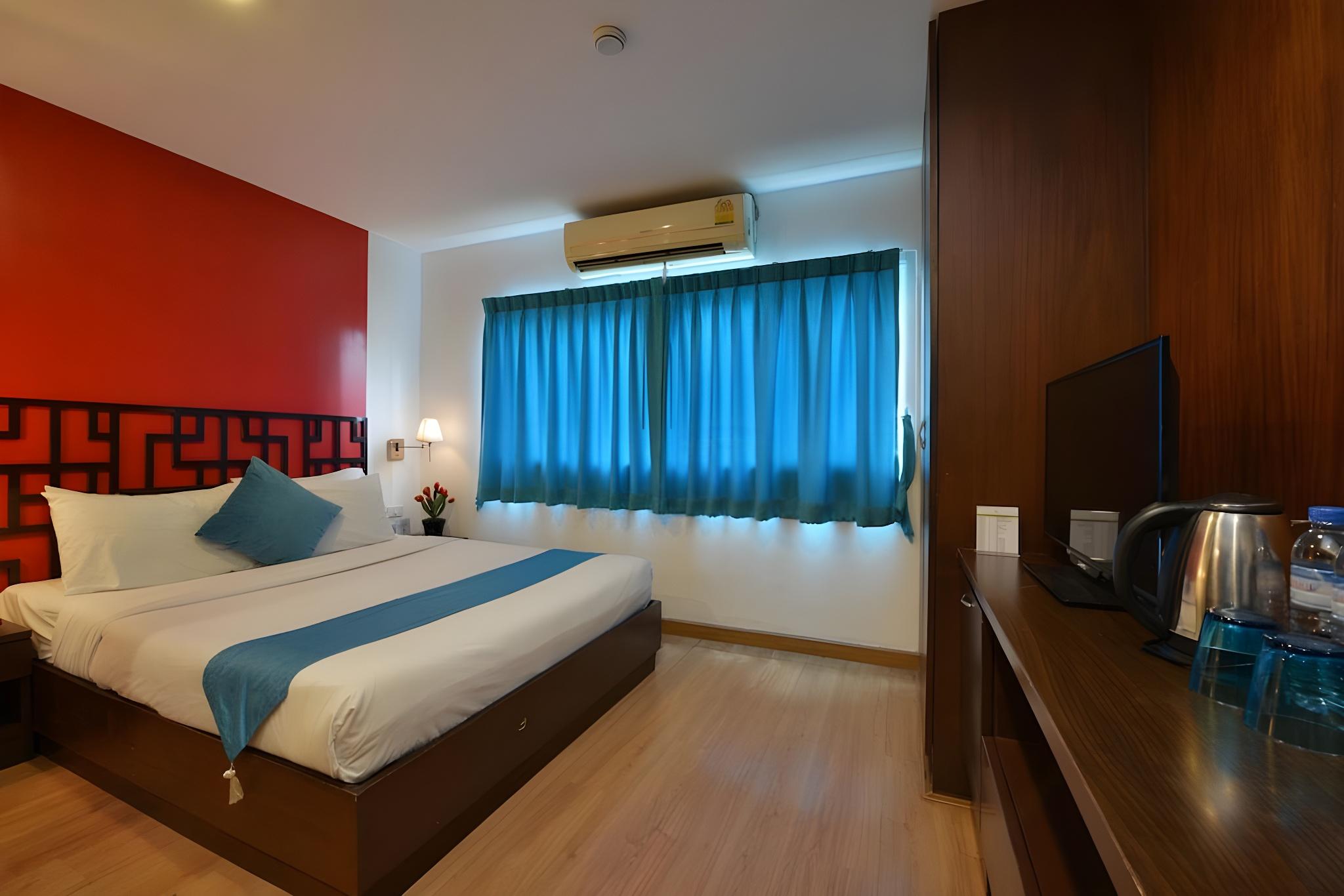 Deluxe, Single Bed, Queen Bed, No Window