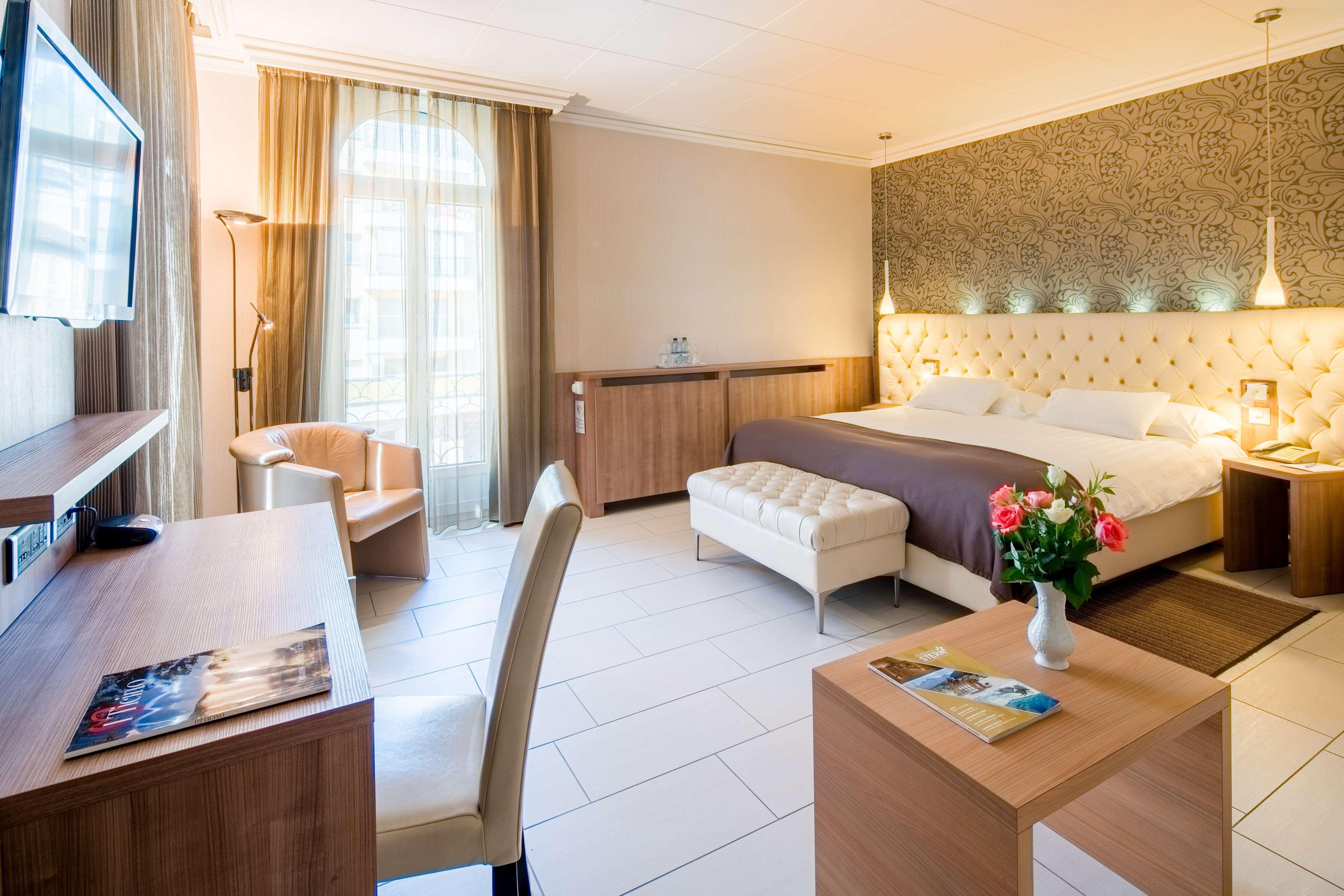 1 Bedroom, Mountain, Junior Suite, 2 Beds, Side Lake View, Sofa
