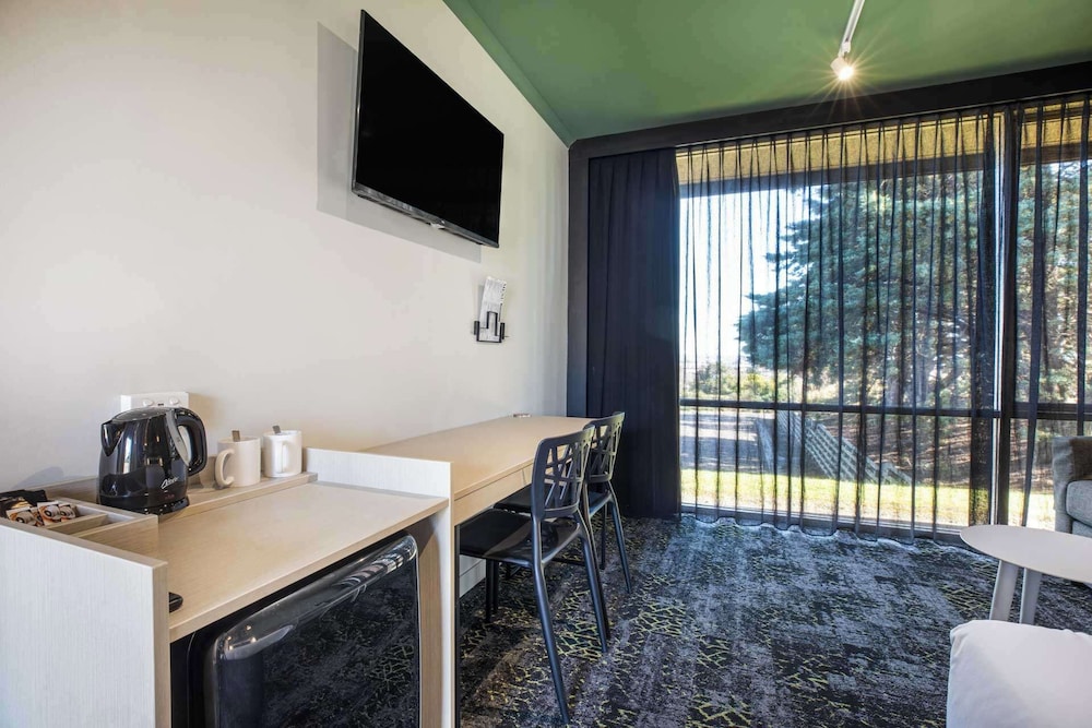 Nightcap at Morwell Hotel 50/50