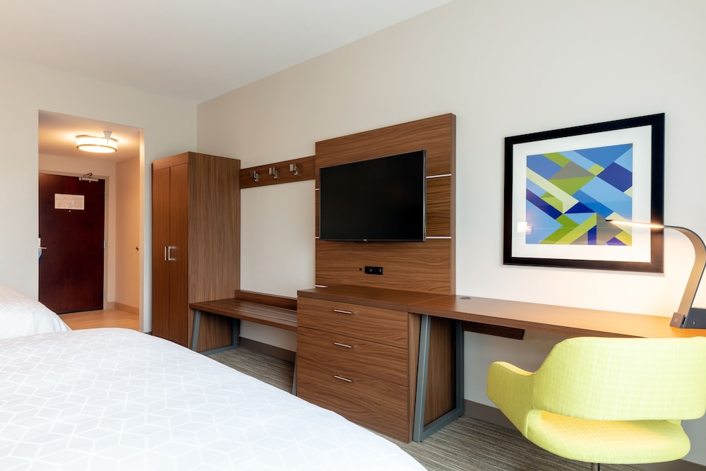 HOLIDAY INN EXPRESS CALHOUN SOUTH 25/82