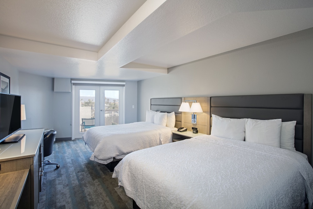 Hampton Inn and Suites Hermosa Beach 20/43