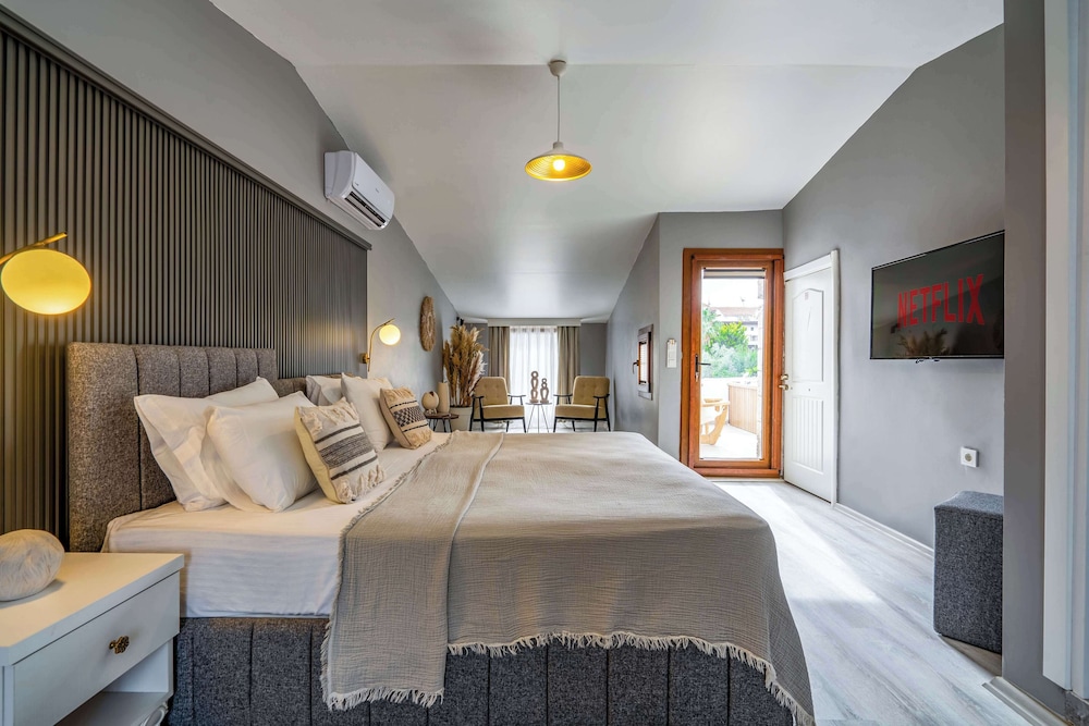 Bugra Alacati - Adults Only 13/42