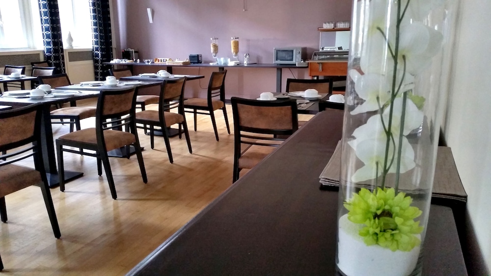 AU GRAND HOTEL 43/52