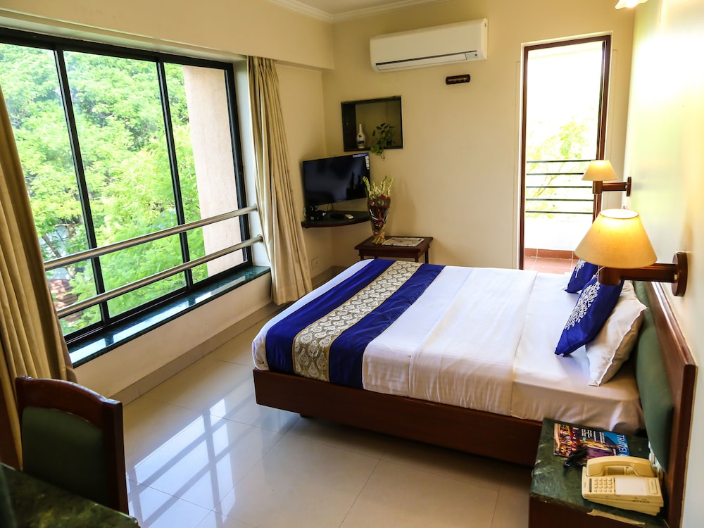 Oyo 9225 Hotel Lotus 8/20