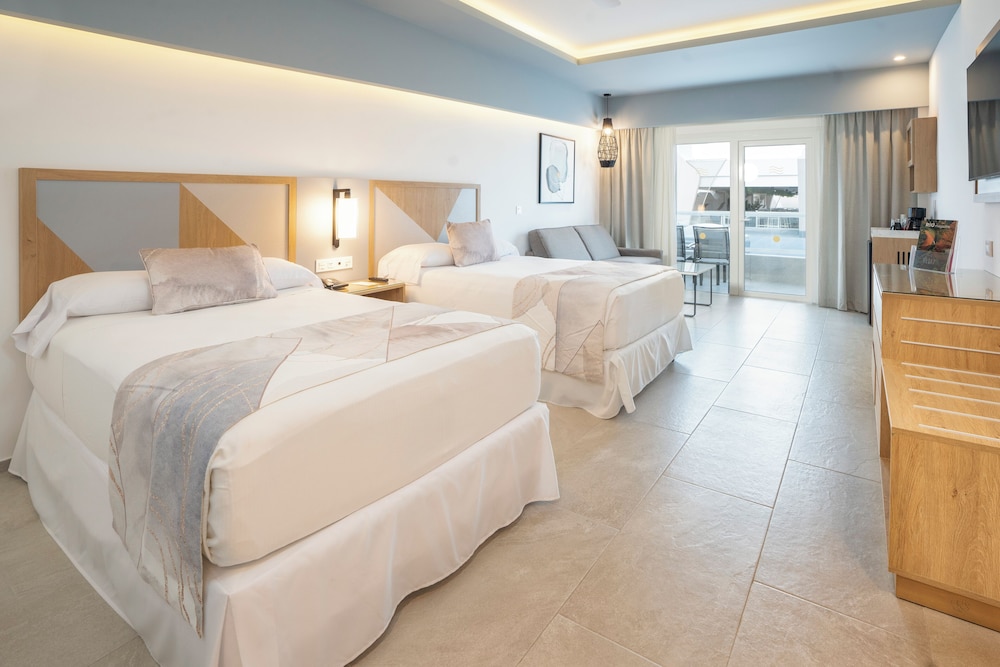 Party, Double Bed، RIU Caribe All Inclusive 2/3