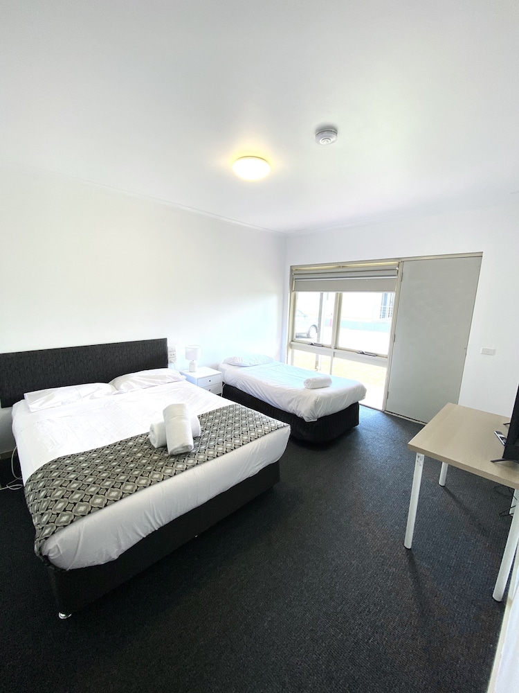 Ballarat Colonial Motor Inn 11/27