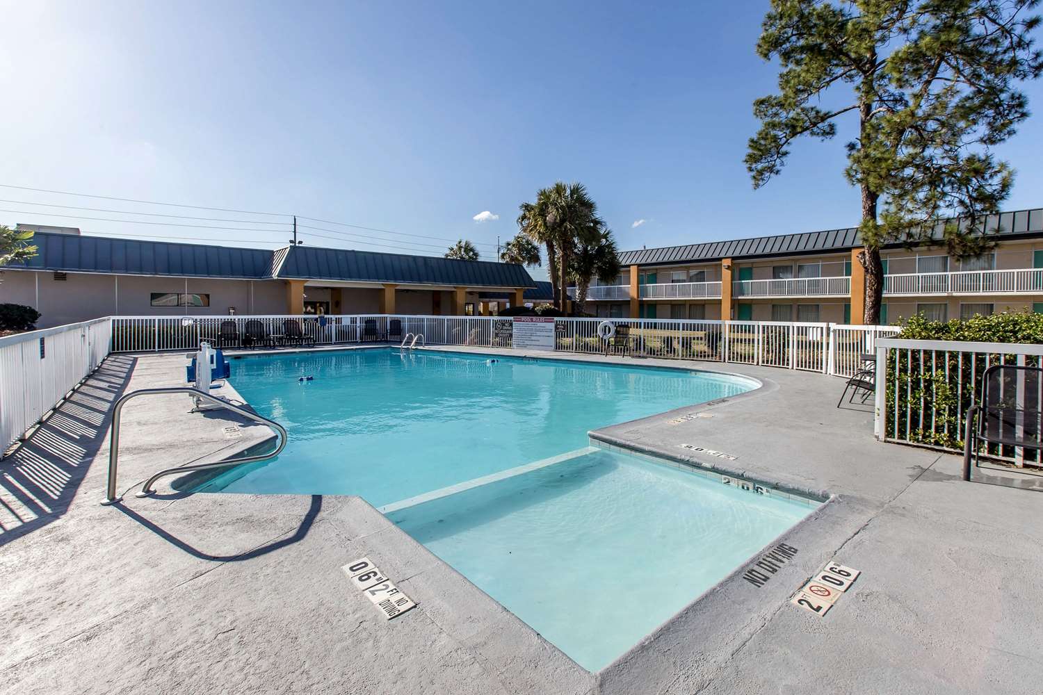 Quality Inn & Suites Conference Center 14/19