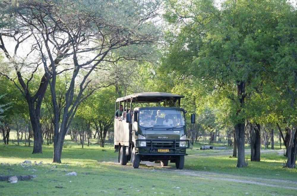 Emanya@Etosha Game Lodge 27/28