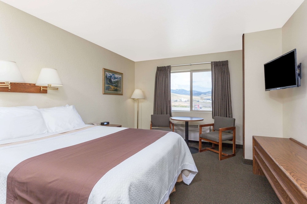 Days Inn by Wyndham Missoula Airport 10/15