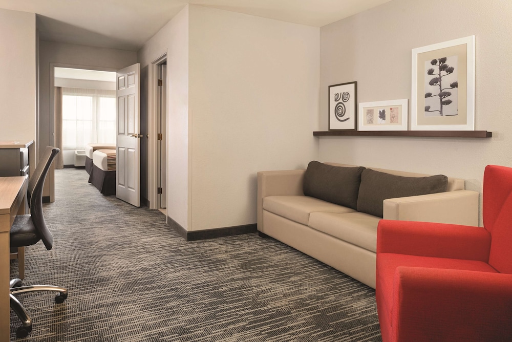Country Inn & Suites by Radisson, Galena, IL 46/67