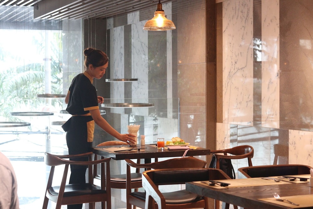 Avora Hotel 49/59