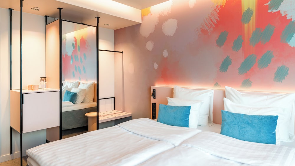 Standard, Twin Beds, Building