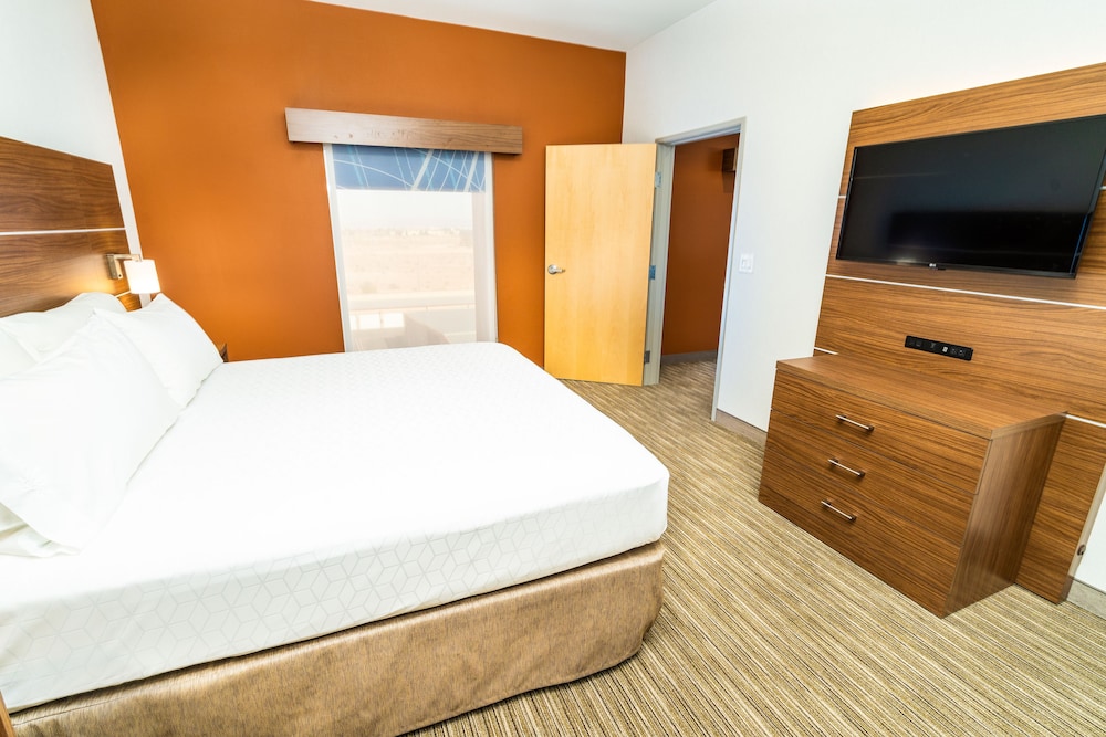 Holiday Inn Express & Suites Las Vegas SW Spring Valley, an IHG Hotel 10/55