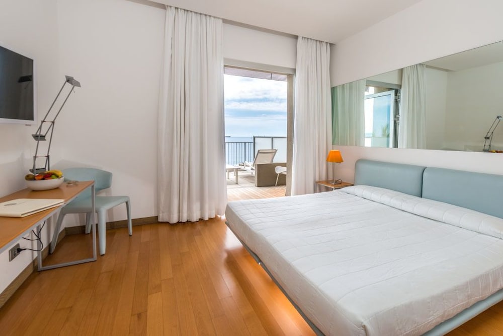 ROOM, DOUBLE OR TWIN BED, SEA VIEW, TERRACE