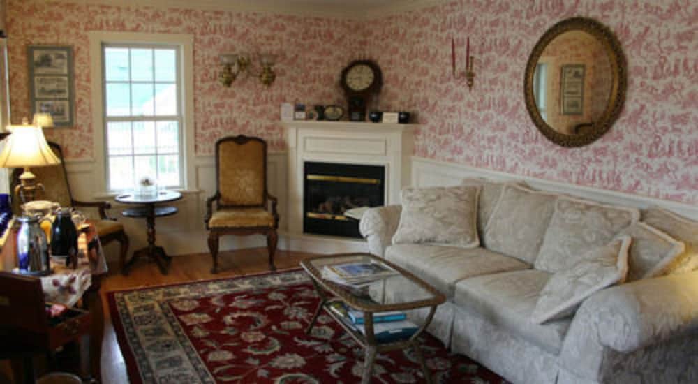 Kearsarge Inn 30/48