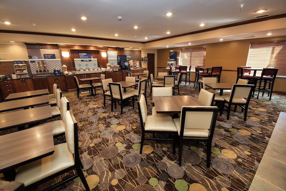 Holiday Inn Express Hotel And Suites Grand Forks 61/75