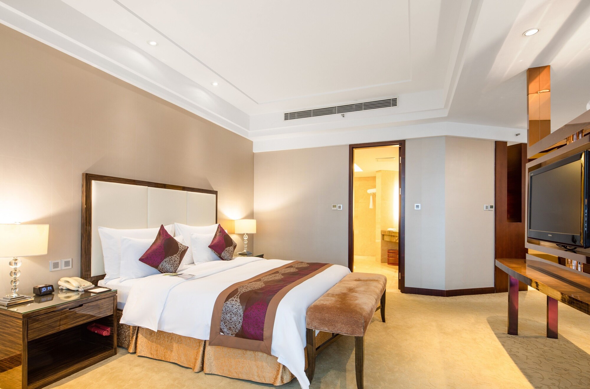 DELUXE, SUITE