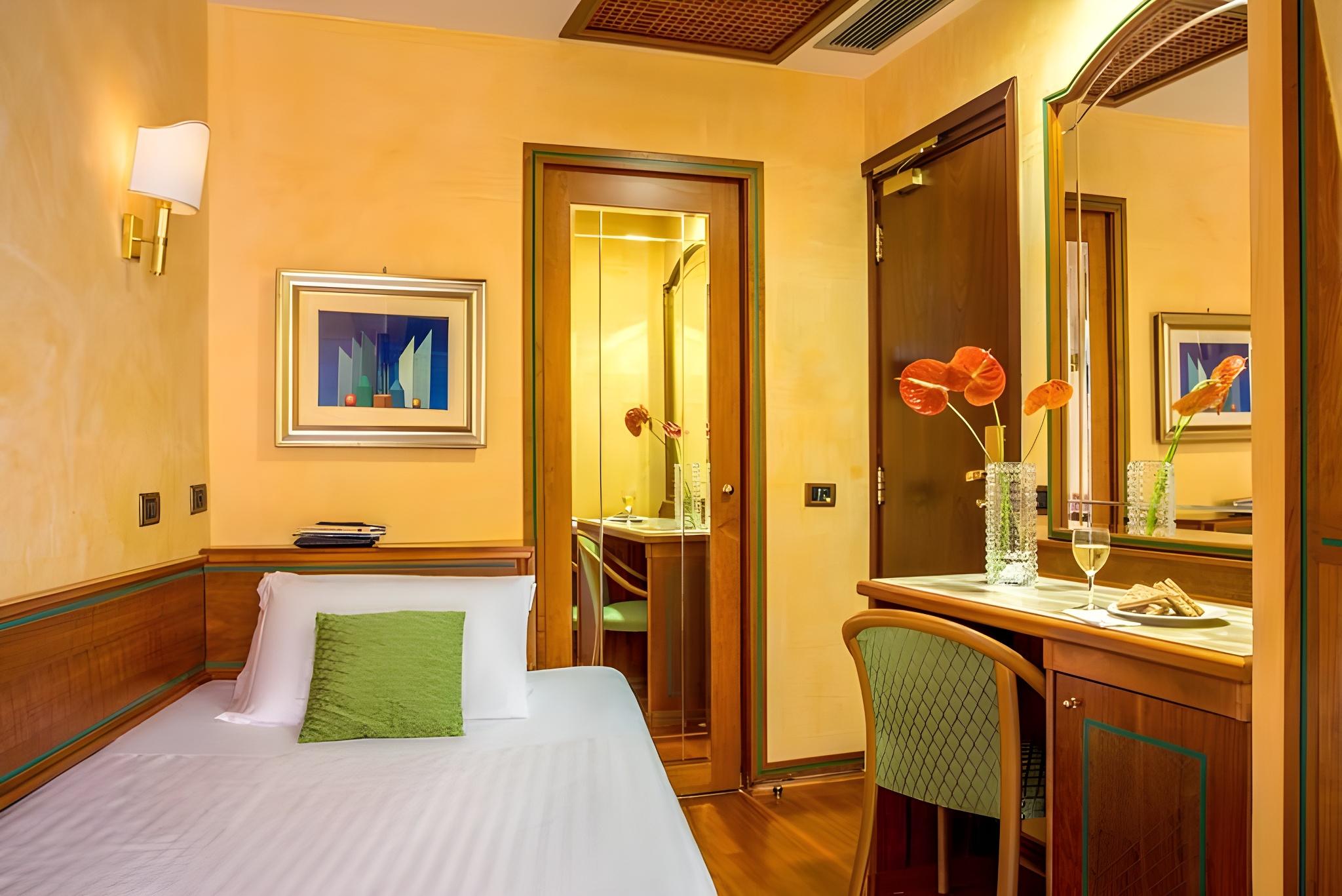 Room at Hotel Regno, ROME